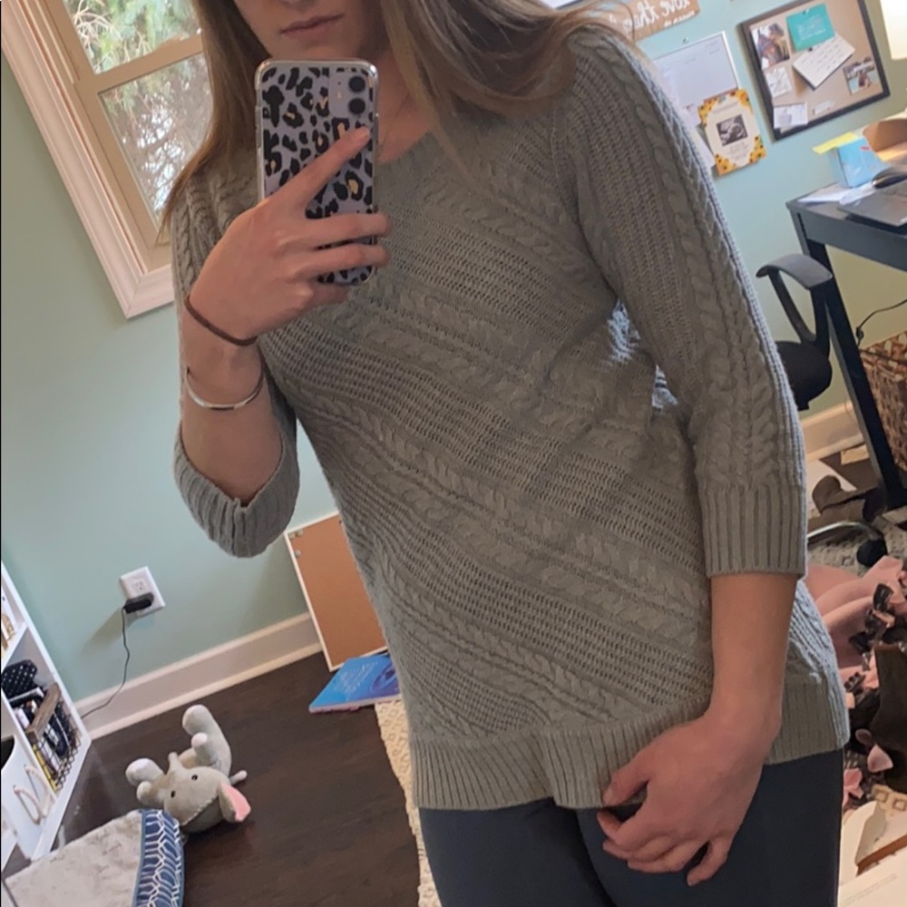 gray cableknit 3/4 sweater 🌸